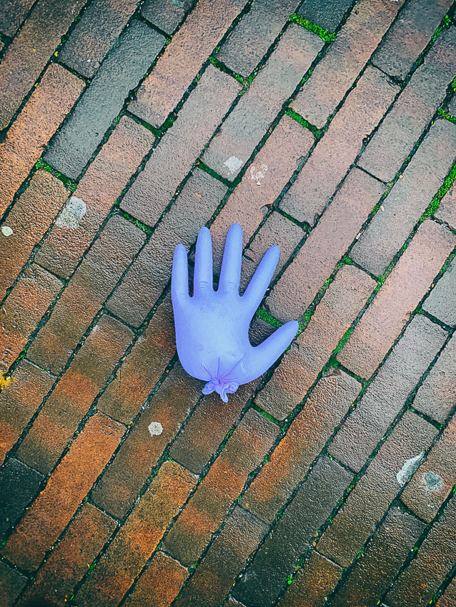 blauwe handschoen
